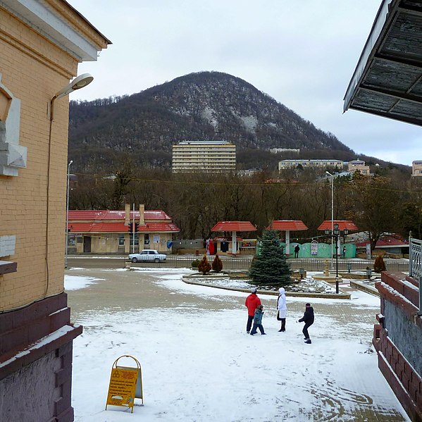 File:Железноводск. Гора Железная - лакколит высотой 853 м - panoramio.jpg