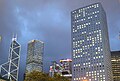 tour de la Bank of China (Premier bâtiment à gauche) aux côtés du HSBC Main Building, du Cheung Kong Center et du Jardine House.