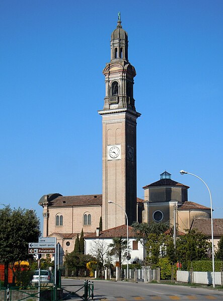 File:Fontane - Chiesa nuova - Foto di Paolo Steffan.jpg