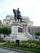 Estatua ecuestre de Theodoros Kolokotronis en Atenas, de Lazaros Sochos (1900).[51]​