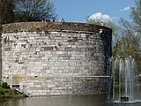 Buitenmuur met mezekouw en dichtgemetselde schietgaten