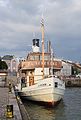 * Nomination: Boat in the South Harbour, Helsinki -- Alvesgaspar 22:35, 17 August 2013 (UTC) * * Review needed