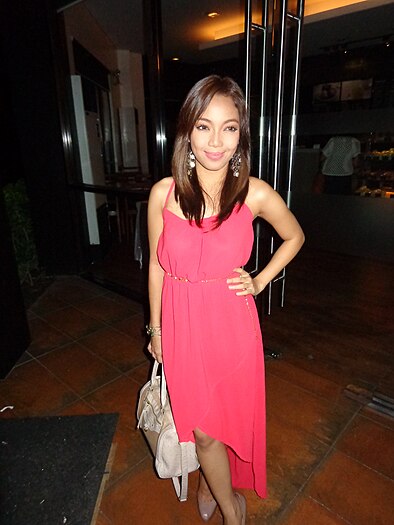 Filipina Diva Jonalyn Viray, Max's Restaurant, Salitran, Cavite