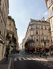 Carrefour de la rue du Bac et de la rue de Grenelle. Le boulevard Saint-Germain est à droite.