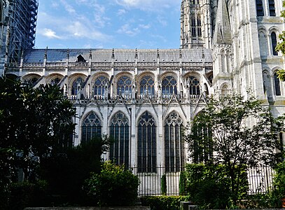 Flying buttresses on the north side reach over the roof of the aisle to support the upper walls of the nave