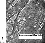 Îles dans Maja Valles dont la forme particulière suggère une ancienne circulation d'eau.