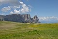 Schlern aus der Seiseralm Panorama.jpg7 360 × 4 912; 27,07 MB