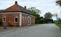 Het café met de klap op de achtergrond