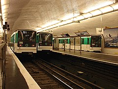 Rames stationnées à quai, à la fermeture.