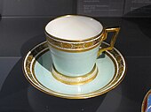 Tasse « trembleuse », porcelaine de Vienne, v. 1800