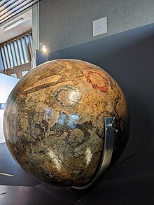 Photo de globe terrestre en exposition.