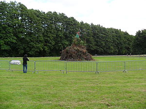 Le bois préparé pour le Feu de la Saint-Jean à Quimper en 2013.