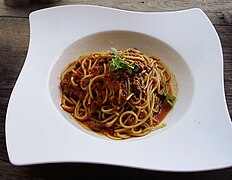 Spaghetti al ragù : à la sauce bolognaise.