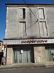 Ancienne coopérative agricole située rue Montablon.