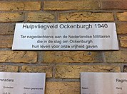 Plaquette ter nagedachtenis aan de Nederlandse militairen die in de Slag om Ockenburgh sneuvelden.