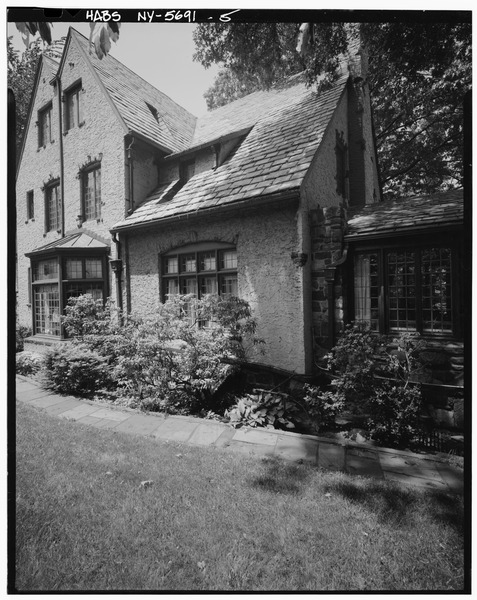 File:SIDE ELEVATION, VIEW OF SUN PORCH - Ralph Bunche House, 115-125 Grosvenor Road, Kew Gardens, Queens County, NY HABS NY,41-KEWG,1-5.tif