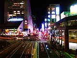 夜の中野通り（駅前）