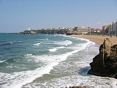 Le phare et la grande plage de Biarritz (Pyrénées-Atlantiques)