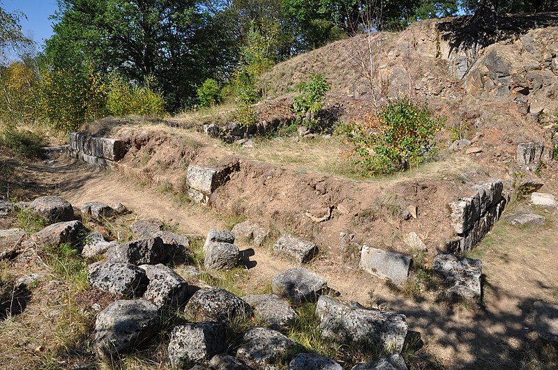 File:Dacian Fortress of Capalna 026.jpg