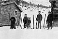 Familiebilde fra eiendommen Solvågli i Øvre Junkerdal. Foto:Henrik Jacob Ielstrup (1910)