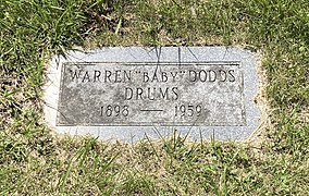 Grave of Warren Dodds (1898–1959) at Lincoln Cemetery, Blue Island, IL.jpg