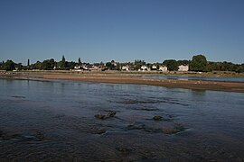 La Pointe, vue de la rive opposée de la Loire.