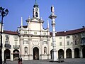 Praça dell'Annunziata e a igreja paroquial, em Venaria Real