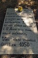 Plaque tombale relatant la raison de l'implantation de la chapelle Sainte-Anne à cet endroit.