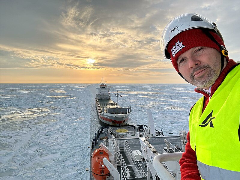 File:IMO Secretary-General Arsenio Dominguez on board the Polaris icebreaker in the Gulf of Bothnia on 1 March 2024 - 7.jpg