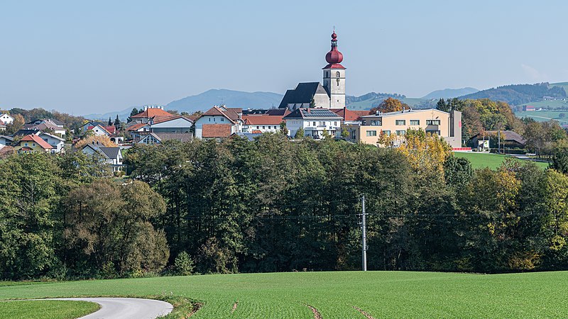 File:Waldneukirchen von Westen-3953.jpg