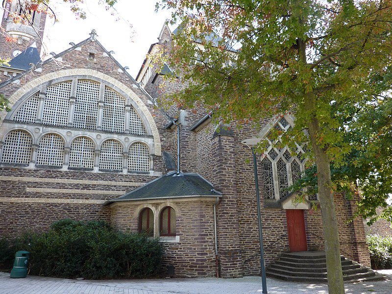 File:Église Sainte-Jeanne-d’Arc.JPG