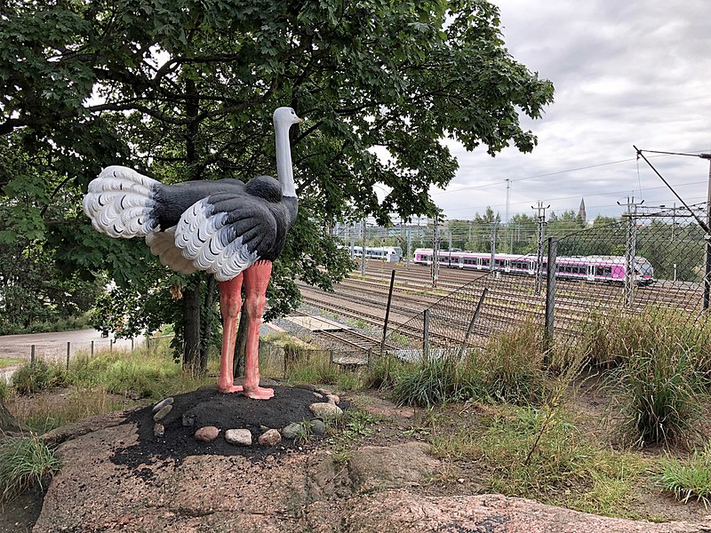 File:Ostrich statue in Linnunlaulu (Kallio), Helsinki, Finland, 2020.jpg