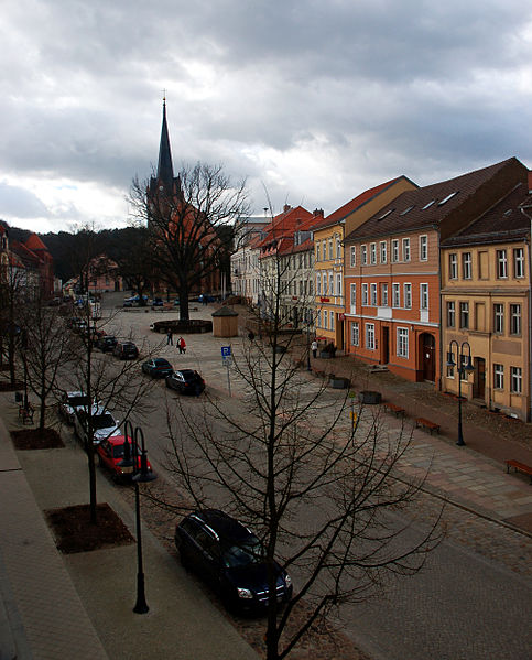 File:Freienwalde-marktplatz3-rr.jpg