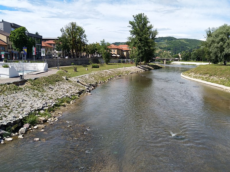 File:Fojnička river in Visoko, at the confluence with river Bosna.jpg