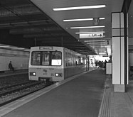 Um serviço de metrô terminando em Heworth, visto em maio de 1983