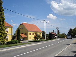 Centrum opčiny v Lopatinci