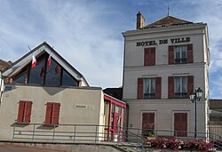 Skyline of Villeneuve-la-Guyard