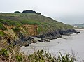 Falaise, avec éboulis récents, entre l'anse de Ty Mark et l'anse de Kervigen.