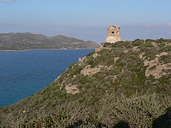 Torre de guaita en o cabo Carbonara, en o termin de Crabonaxa