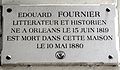 Plaque au no 13 en hommage à l'historien Édouard Fournier.