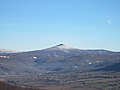 Uitzicht op de Vihorlat (1.076 m). De hellingen zijn grotendeels bedekt met oude bossen.