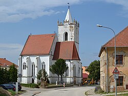 ulice Hlavní a kostel svatého Mikuláše