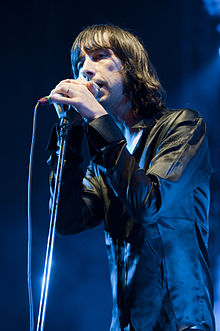 Gillespie with Primal Scream in 2009