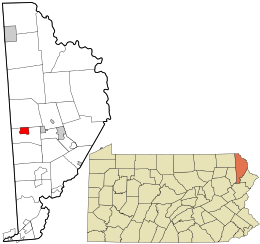 Location of Waymart in Wayne County (left) and of Wayne County in Pennsylvania (right)