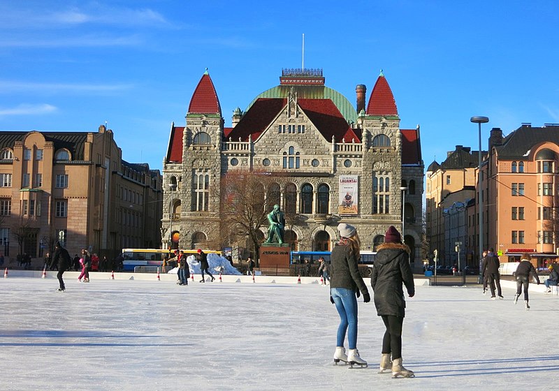 File:Afternoon in central Helsinki.jpg