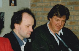 Robert Holl (rechts) en pianist Andrej Hoteev na een recital in Rotterdam in 1990.