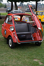 In twapersoans BMW Isetta (1955)