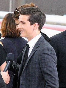 Description de l'image Fionn Whitehead at London's Dunkirk World Premiere.jpg.