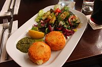 Fish cakes mit Salat