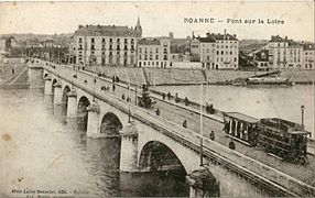 Tramway et baladeuse, sur le pont sur la Loire.